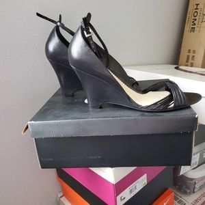 Black wedge heels